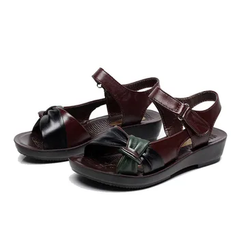 MVVJKE 2018 lete Matka ploché topánky sandále žien vo veku kožené Mäkké dno zmiešané farby módne sandále pohodlné staré topánky