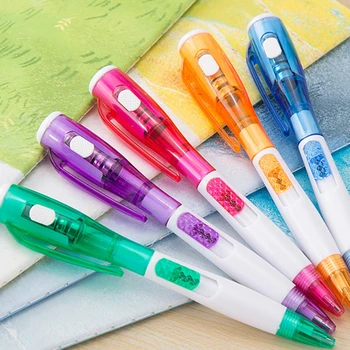 1Pieces Roztomilý kreatívne grafické efekty nové led blesk multi účel guľôčkové pero для школы multi pero