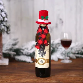 Vianočné tvorivé dekorácie šatka, klobúk dvoch-dielny oblek fľaša červeného vína nastaviť hotelovej reštaurácii party dekorácie, dress up dodávky