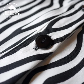 Európska hadí vzor žena wild tričko, sveter dekoratívne krku Čierna biela vlnité klasické minimalistický pruhované tričko, sveter
