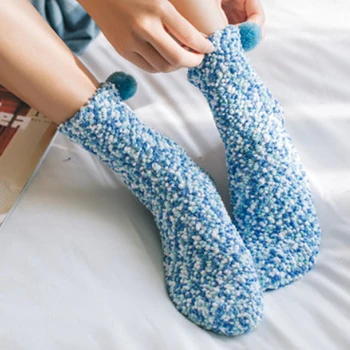 Farebné Podlahy Ponožky pre Ženy Jeden Pár Jeseň v Zime Teplé Coral Fleece Candy Farebné Nad Členok Dĺžka Priedušné Ponožky Dary
