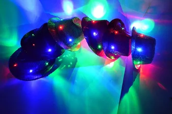 58 cm Úžasné LED Klobúk Svietiť Farebné Flash Dospelých Detí Klobúky Spp Fáze Výkonu Dance Party Paillette Jazz Fedora Rekvizity