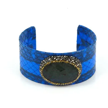 Luxusný dizajn black kráľovská modrá koža s prirodzenou cutted oválne kameň pripraviť drahokamu kúzlo nastaviteľné otvoriť prívesky pre ženy