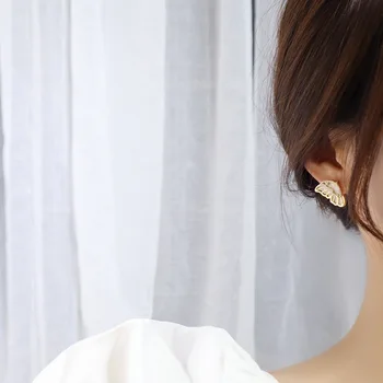 Kórea Hot Predaj Módne Šperky 14K Skutočné Zlato elektrolyticky pokrývajú Medi Vykladané Náušnice Zirkón Sladké Biele Náušnice pre Ženy