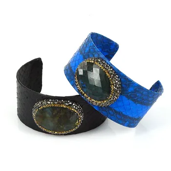 Luxusný dizajn black kráľovská modrá koža s prirodzenou cutted oválne kameň pripraviť drahokamu kúzlo nastaviteľné otvoriť prívesky pre ženy