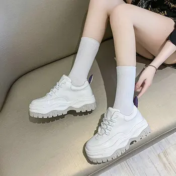 Jesenné a zimné nové kvalitné tenisky žien hrubé-soled zvýšené krajky-up biela low-top vychádzkové topánky pre ženy ZA-61